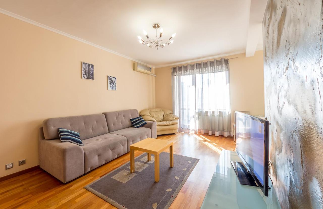 Apartment On Triokhsviatytelska เคียฟ ภายนอก รูปภาพ