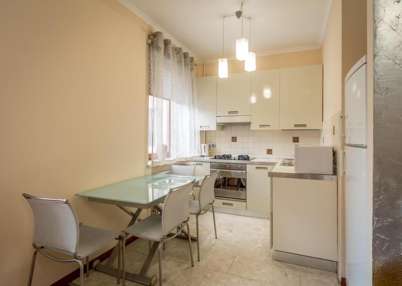 Apartment On Triokhsviatytelska เคียฟ ภายนอก รูปภาพ